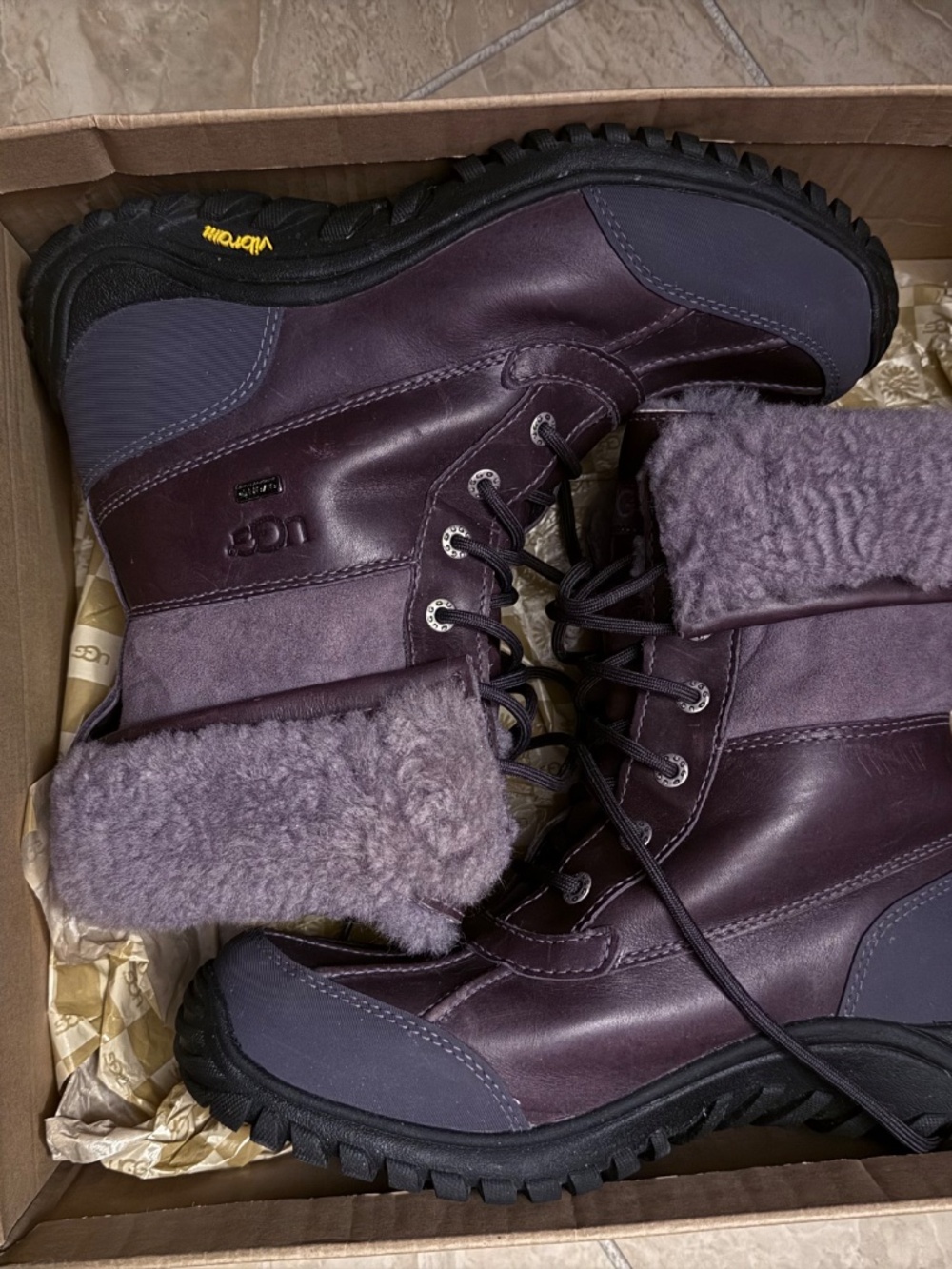 UGG Adirondack Waterproof Winter Boots Women’s 11 Wide Vibram Sole Shearling - Picture 10 of 16